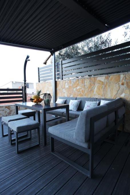 Luxury Villa Lana Apt, Seaview Terrace, Large Outdoor Space, Bbq تروغير المظهر الخارجي الصورة