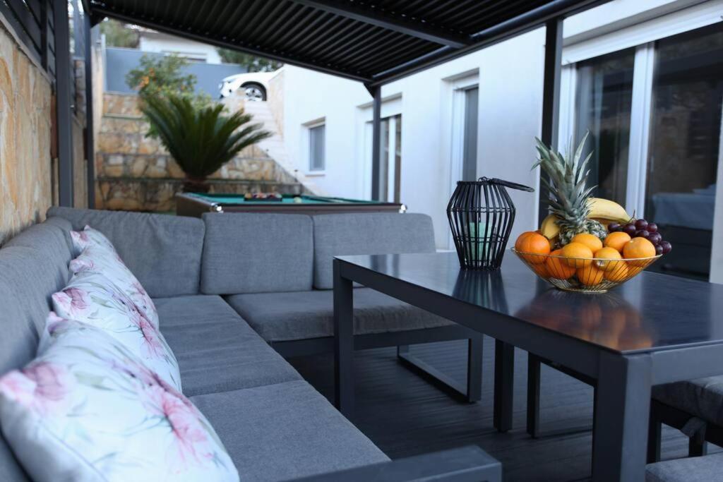 Luxury Villa Lana Apt, Seaview Terrace, Large Outdoor Space, Bbq تروغير المظهر الخارجي الصورة