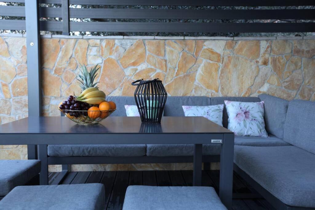 Luxury Villa Lana Apt, Seaview Terrace, Large Outdoor Space, Bbq تروغير المظهر الخارجي الصورة