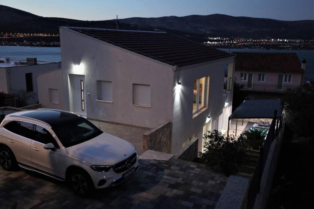 Luxury Villa Lana Apt, Seaview Terrace, Large Outdoor Space, Bbq تروغير المظهر الخارجي الصورة