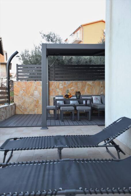 Luxury Villa Lana Apt, Seaview Terrace, Large Outdoor Space, Bbq تروغير المظهر الخارجي الصورة