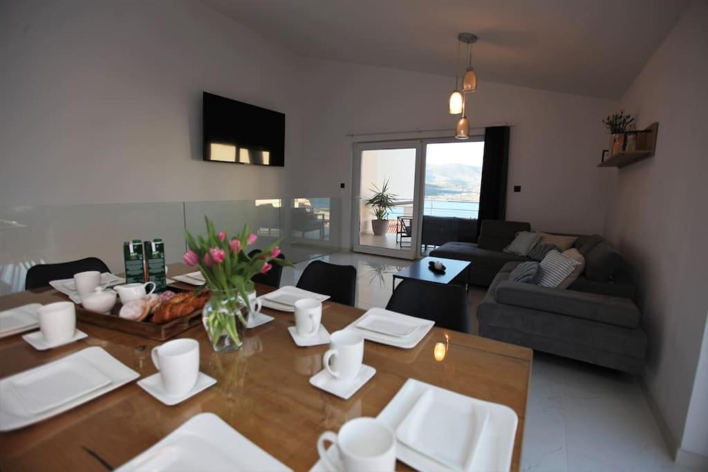 Luxury Villa Lana Apt, Seaview Terrace, Large Outdoor Space, Bbq تروغير المظهر الخارجي الصورة