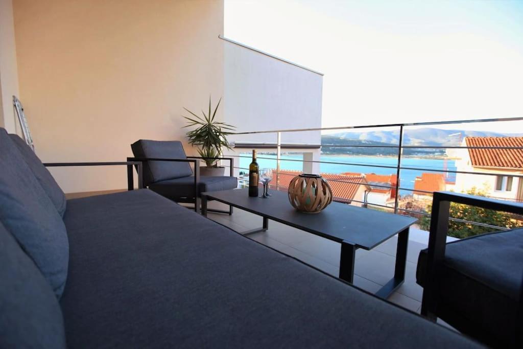 Luxury Villa Lana Apt, Seaview Terrace, Large Outdoor Space, Bbq تروغير المظهر الخارجي الصورة